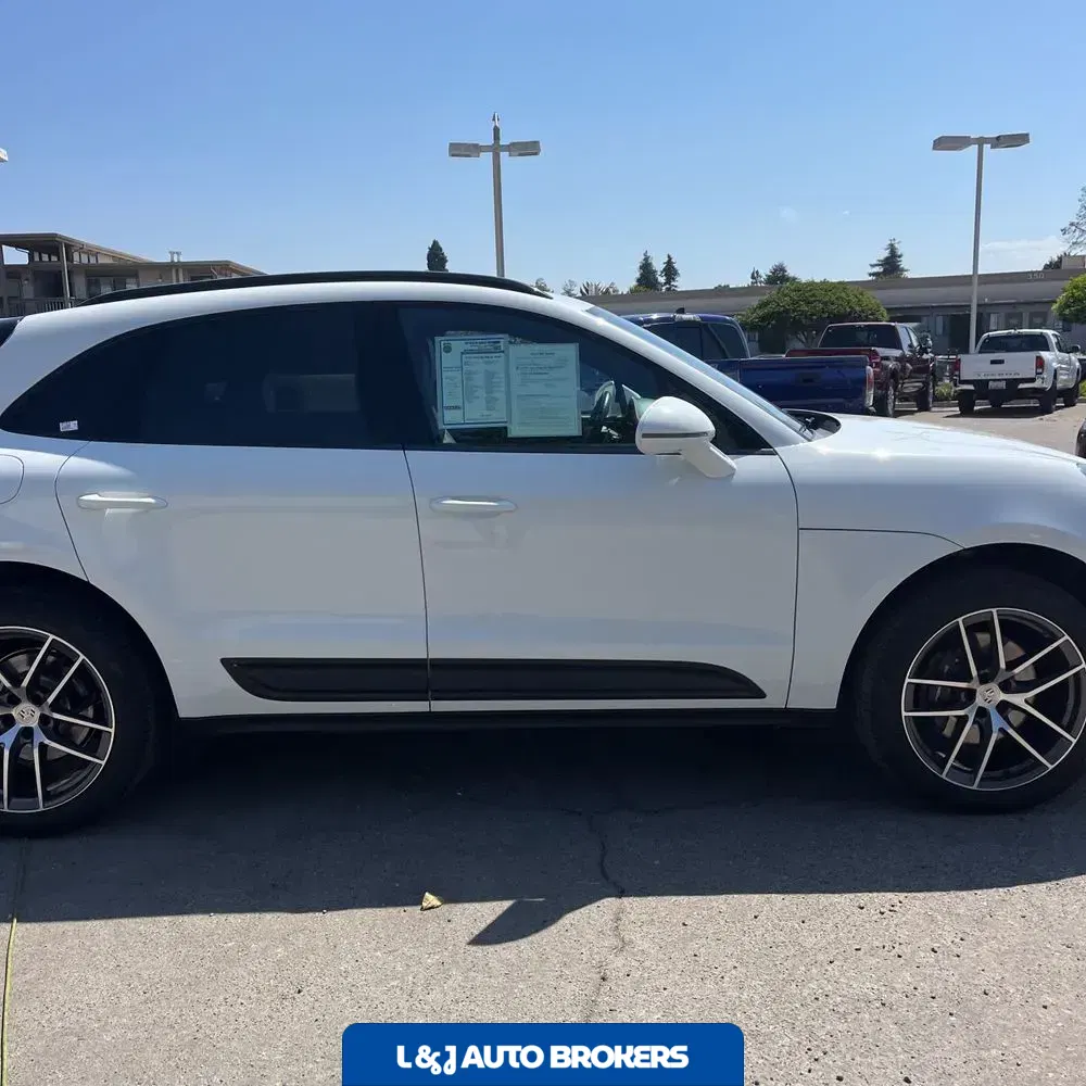 2023 Porsche Macan Base
