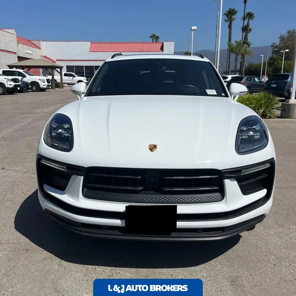 2023 Porsche Macan Base