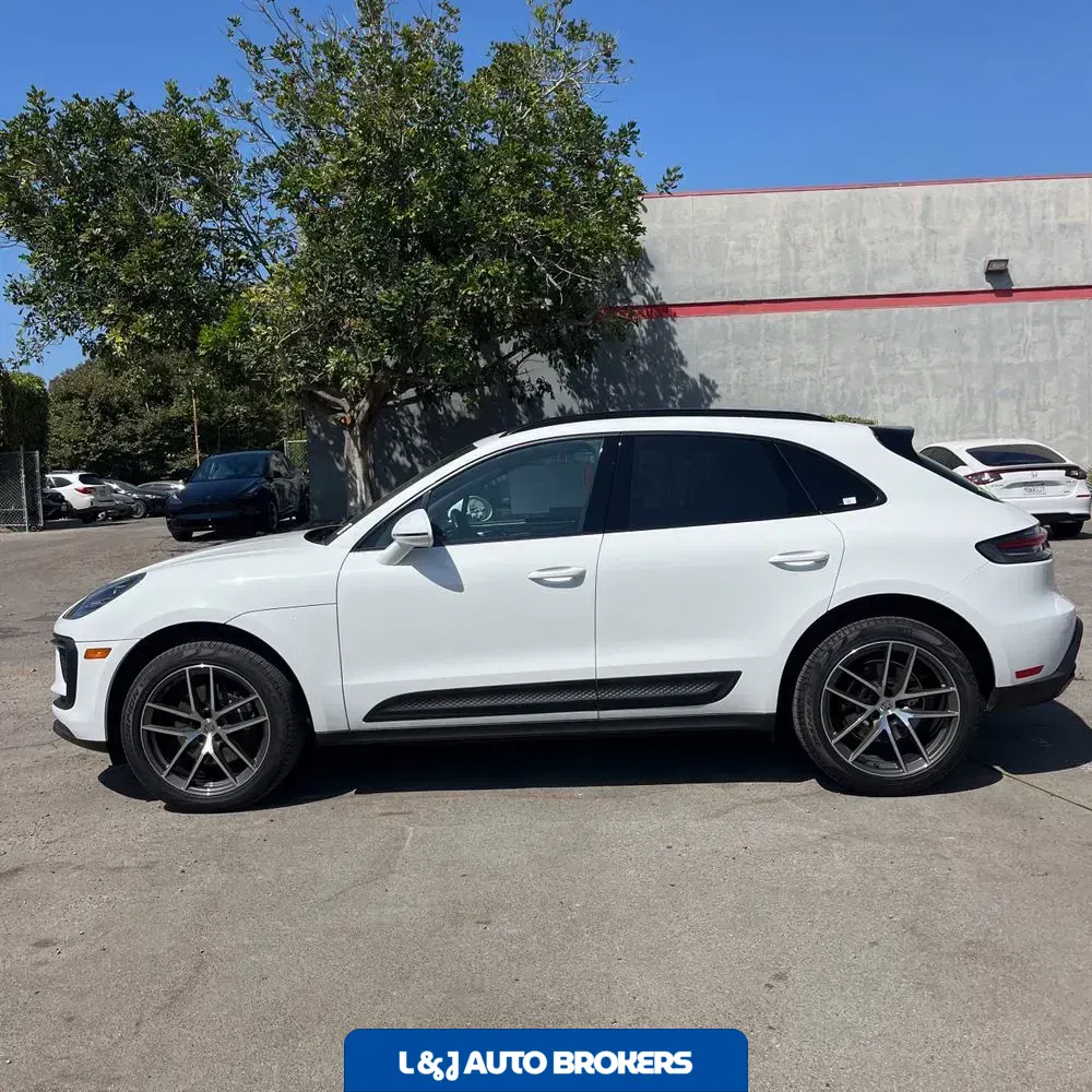 2023 Porsche Macan Base