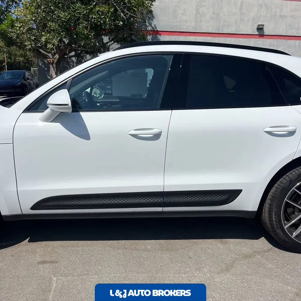 2023 Porsche Macan Base