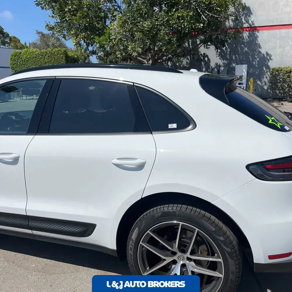 2023 Porsche Macan Base