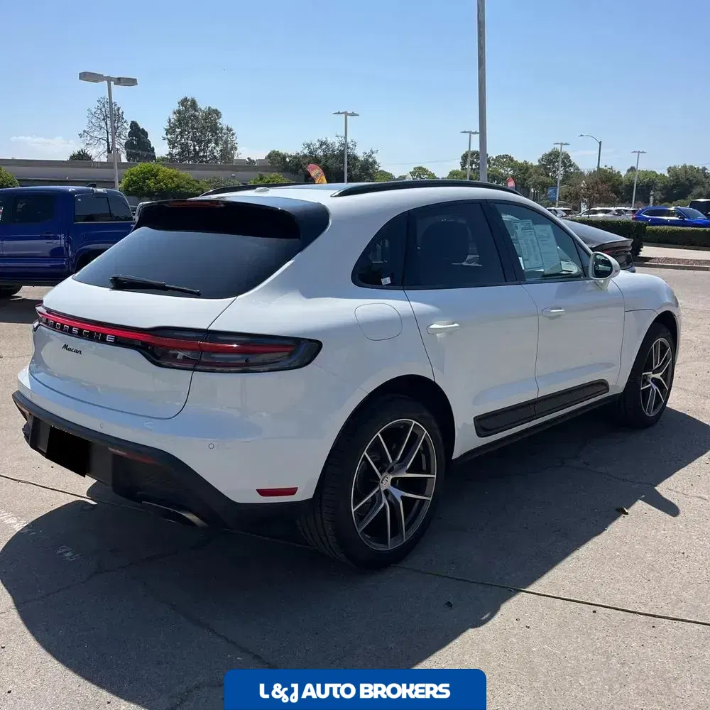 2023 Porsche Macan Base