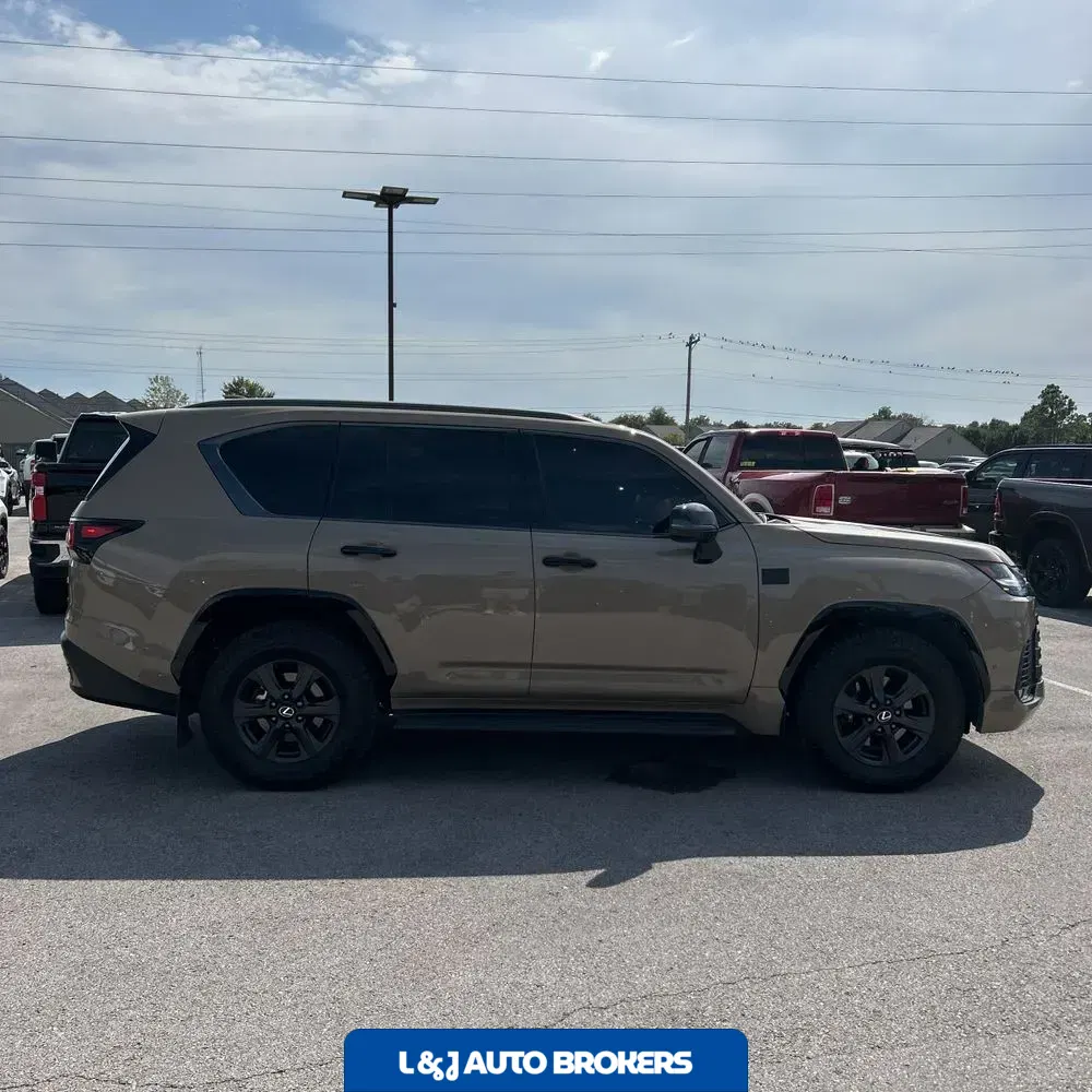2025 Lexus LX 700h Overtrail