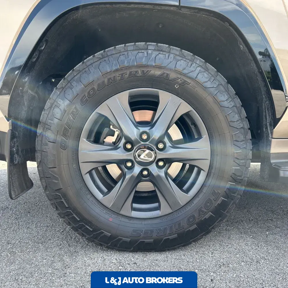 2025 Lexus LX 700h Overtrail