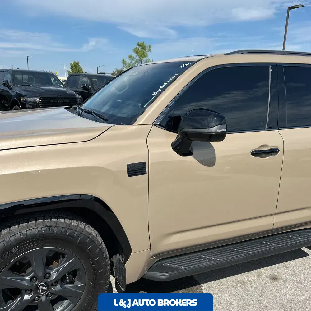 2025 Lexus LX 700h Overtrail