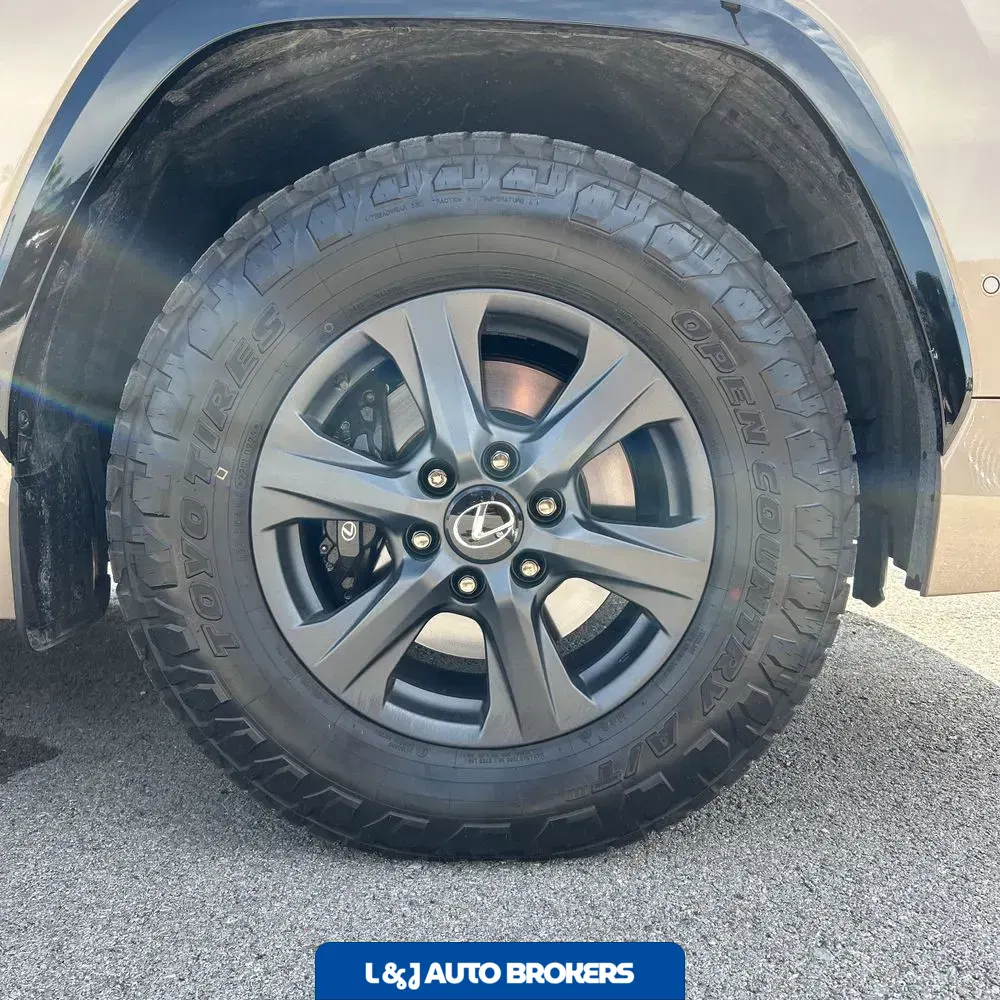 2025 Lexus LX 700h Overtrail