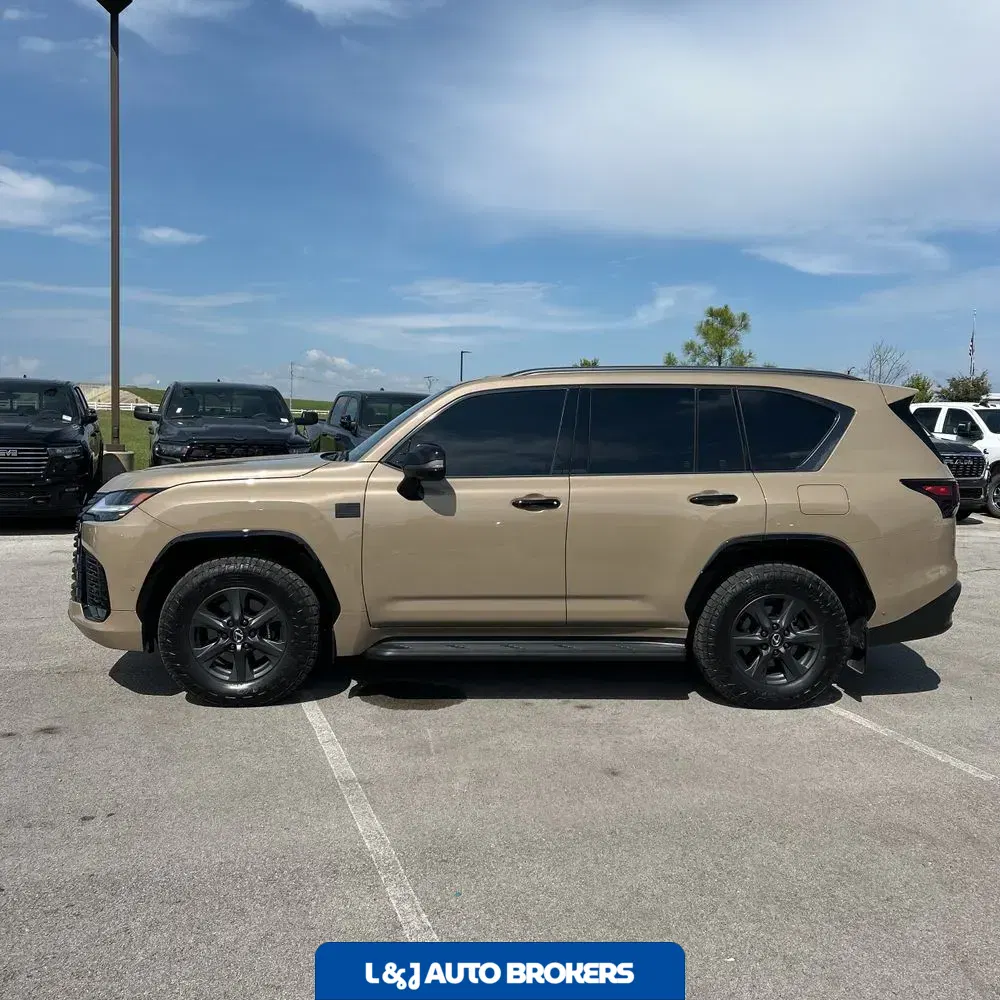 2025 Lexus LX 700h Overtrail