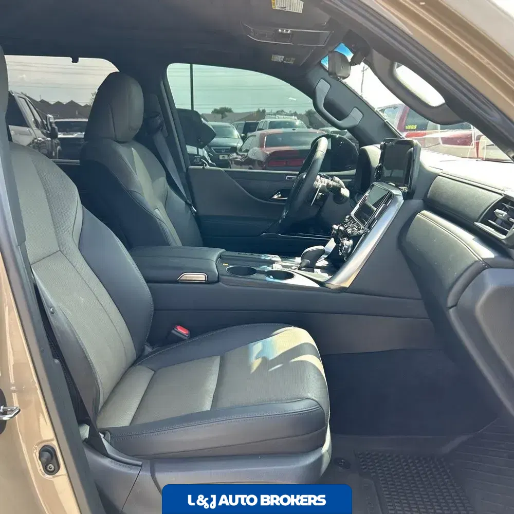 2025 Lexus LX 700h Overtrail