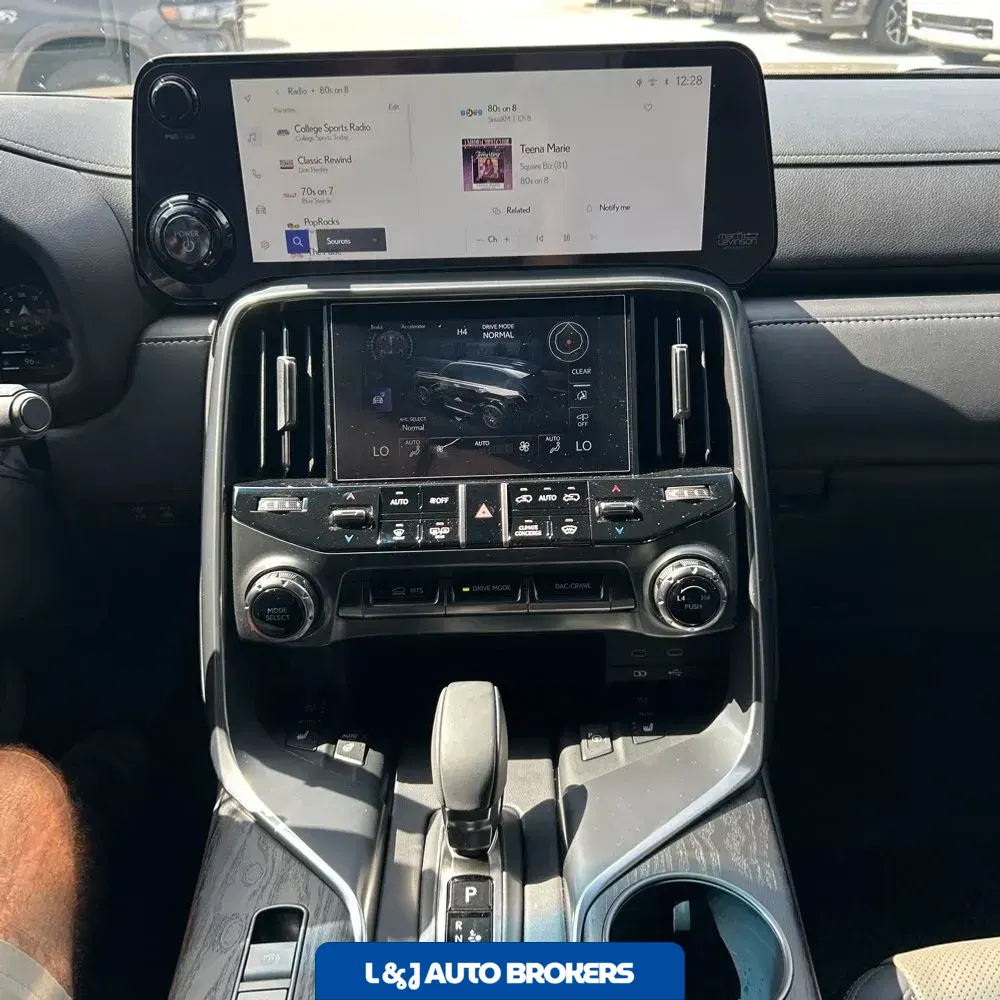 2025 Lexus LX 700h Overtrail