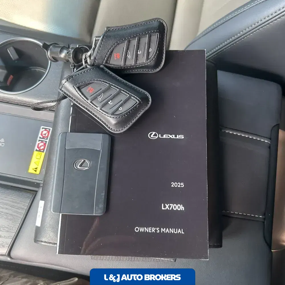 2025 Lexus LX 700h Overtrail