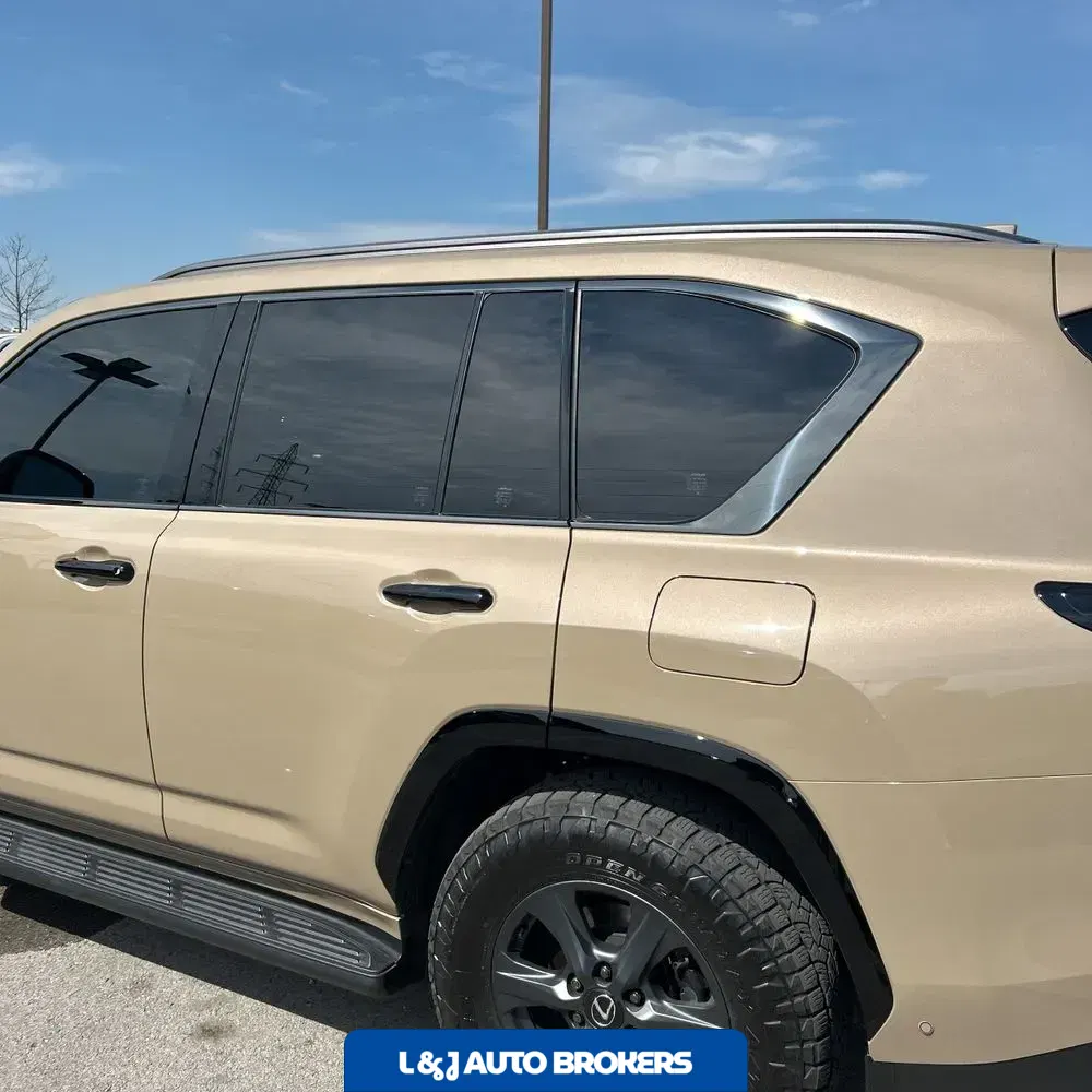 2025 Lexus LX 700h Overtrail
