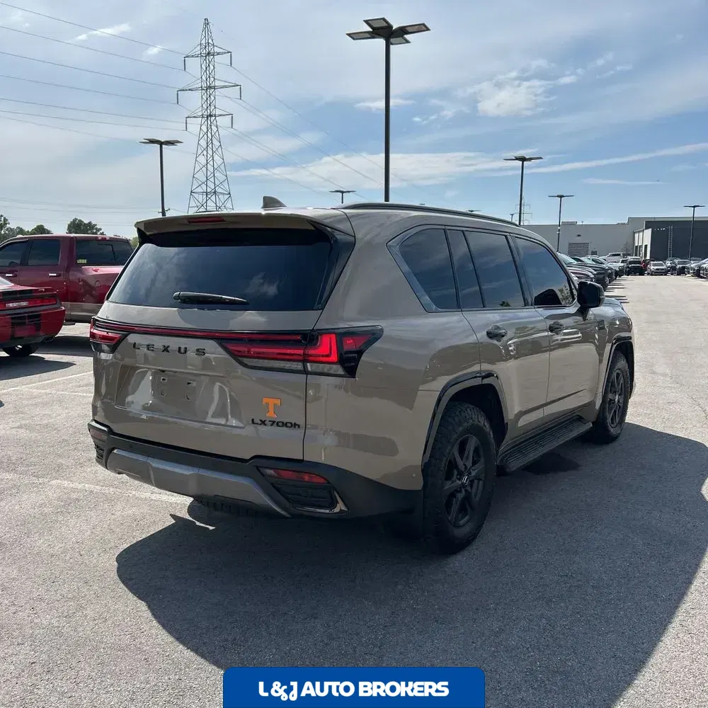 2025 Lexus LX 700h Overtrail
