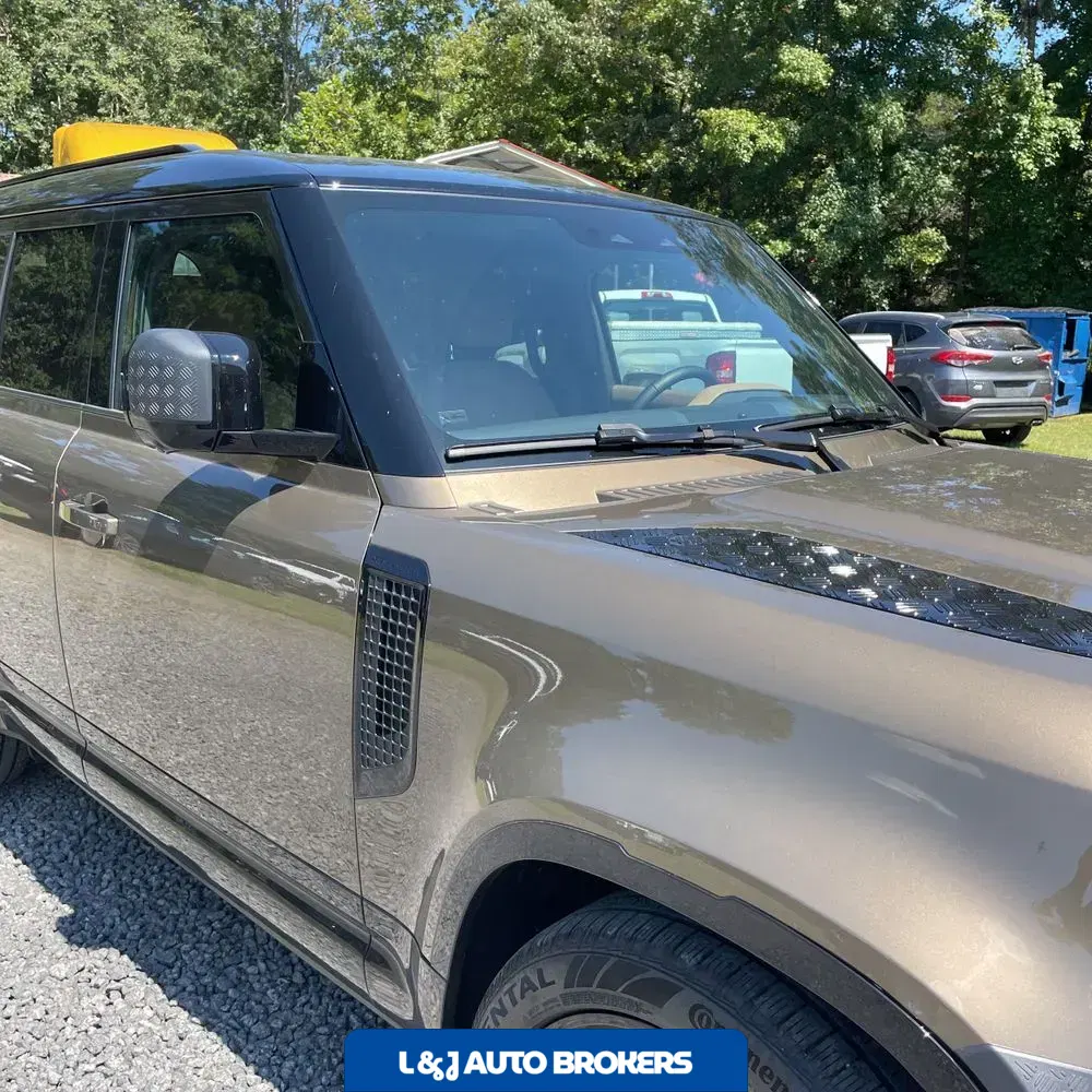 2025 Land Rover Defender 110 X-Dyn SE P400