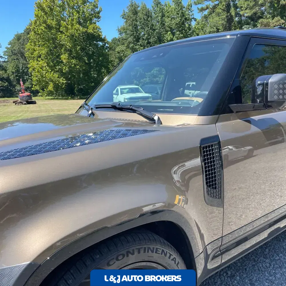 2025 Land Rover Defender 110 X-Dyn SE P400