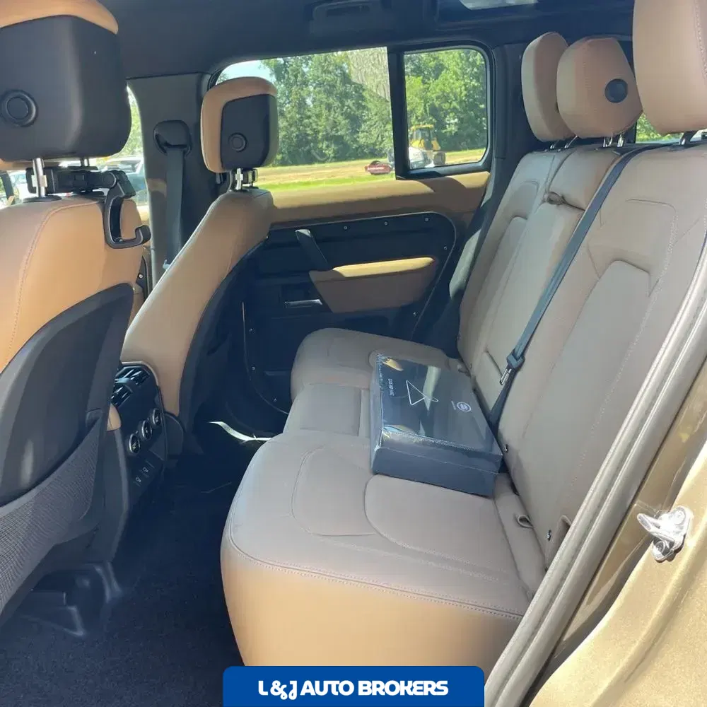 2025 Land Rover Defender 110 X-Dyn SE P400