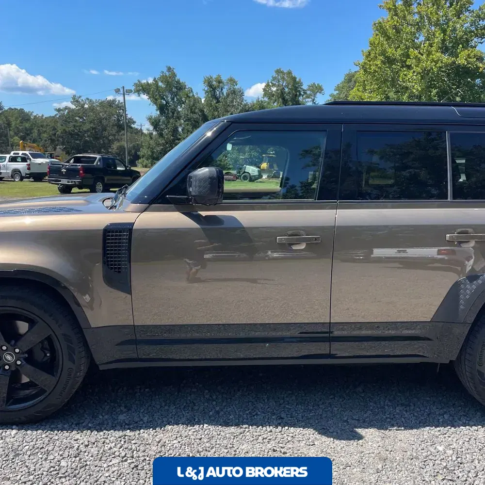 2025 Land Rover Defender 110 X-Dyn SE P400