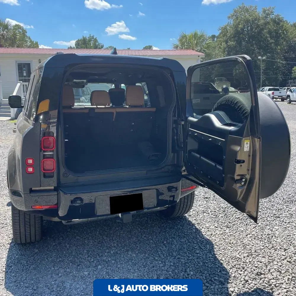 2025 Land Rover Defender 110 X-Dyn SE P400