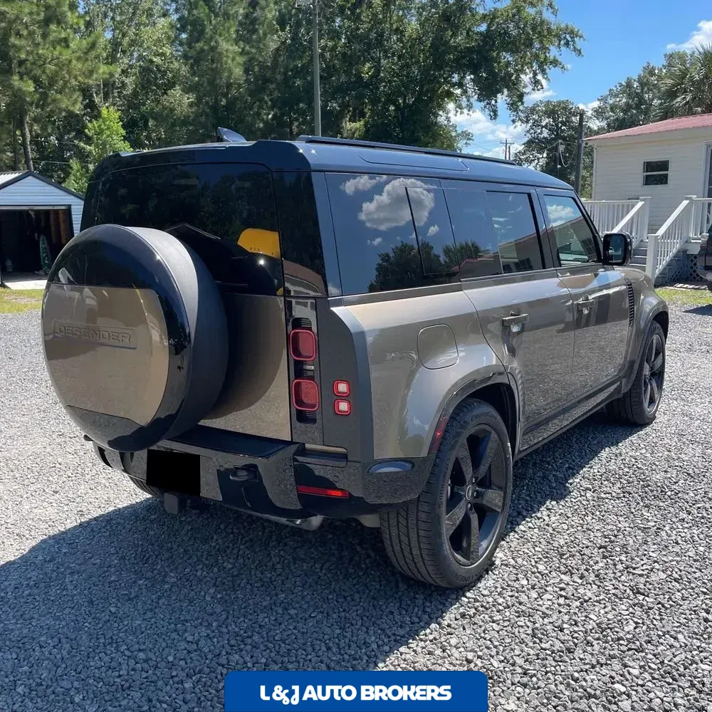 2025 Land Rover Defender 110 X-Dyn SE P400