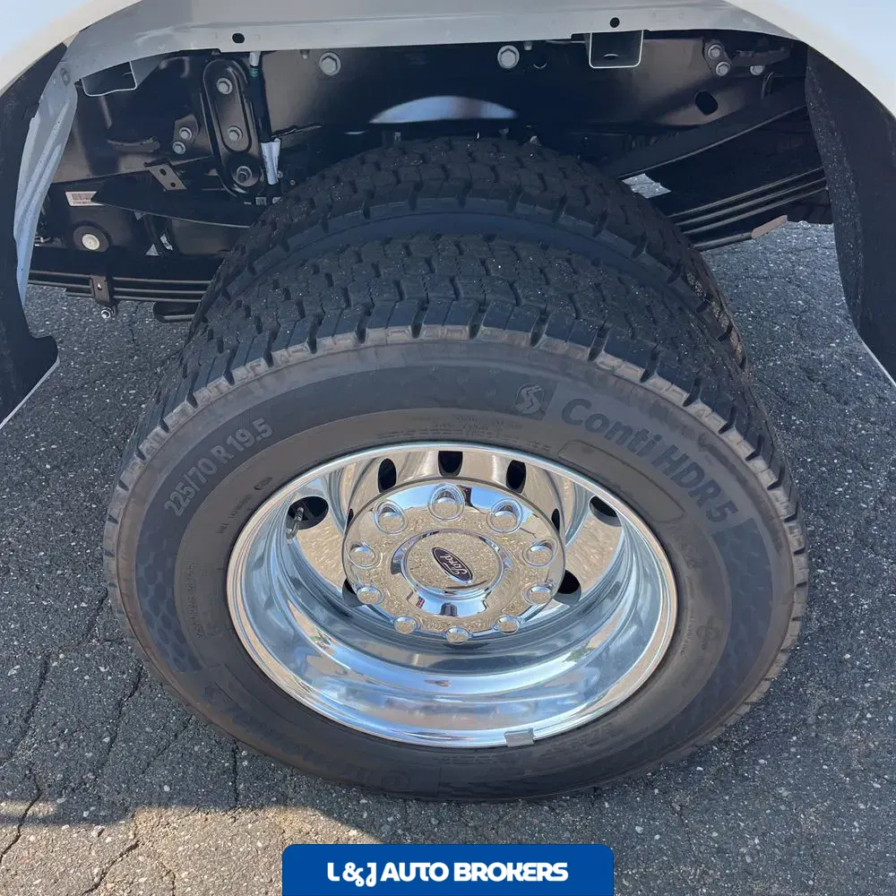 2025 Ford F-450 Super Duty Platinum