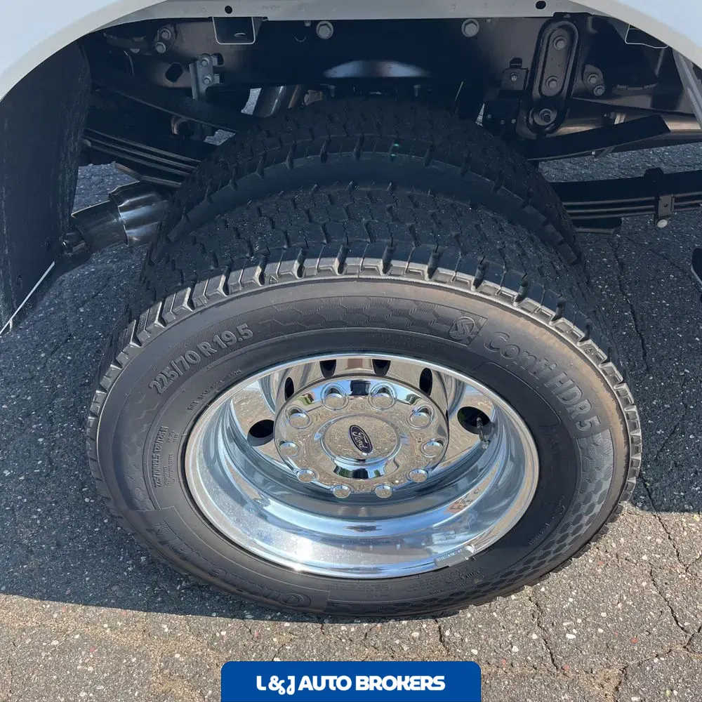 2025 Ford F-450 Super Duty Platinum