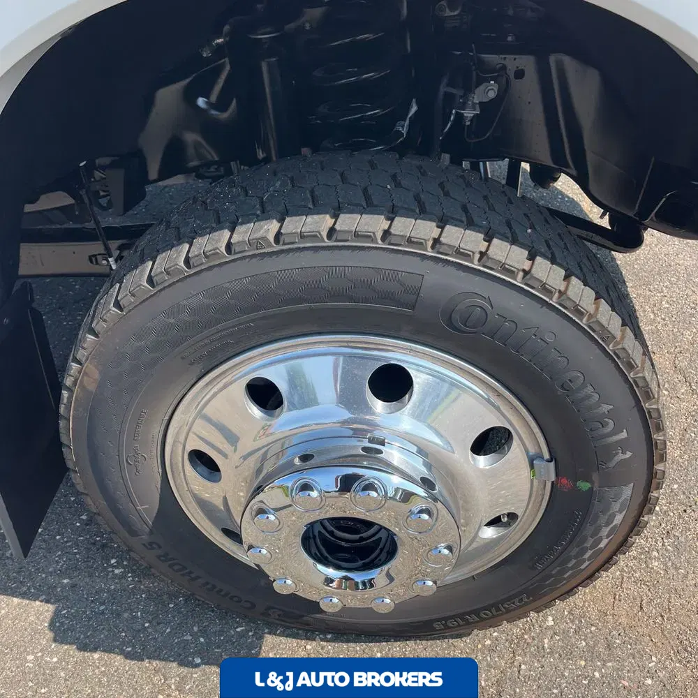 2025 Ford F-450 Super Duty Platinum