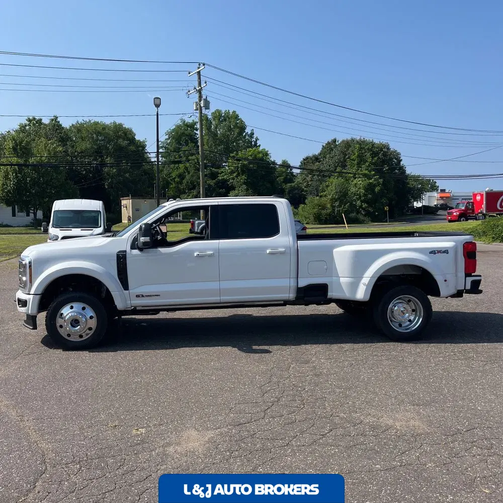 2025 Ford F-450 Super Duty Platinum