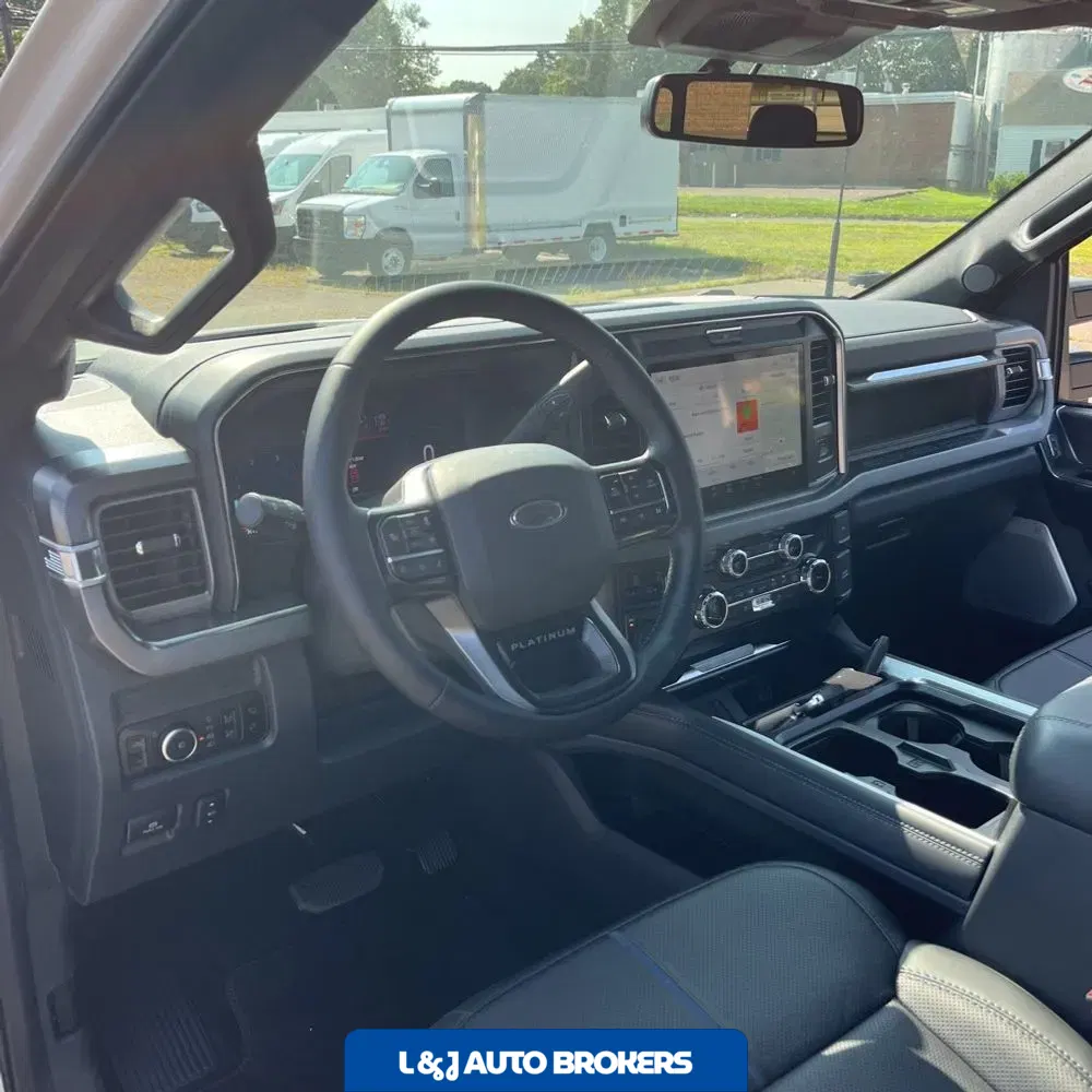 2025 Ford F-450 Super Duty Platinum