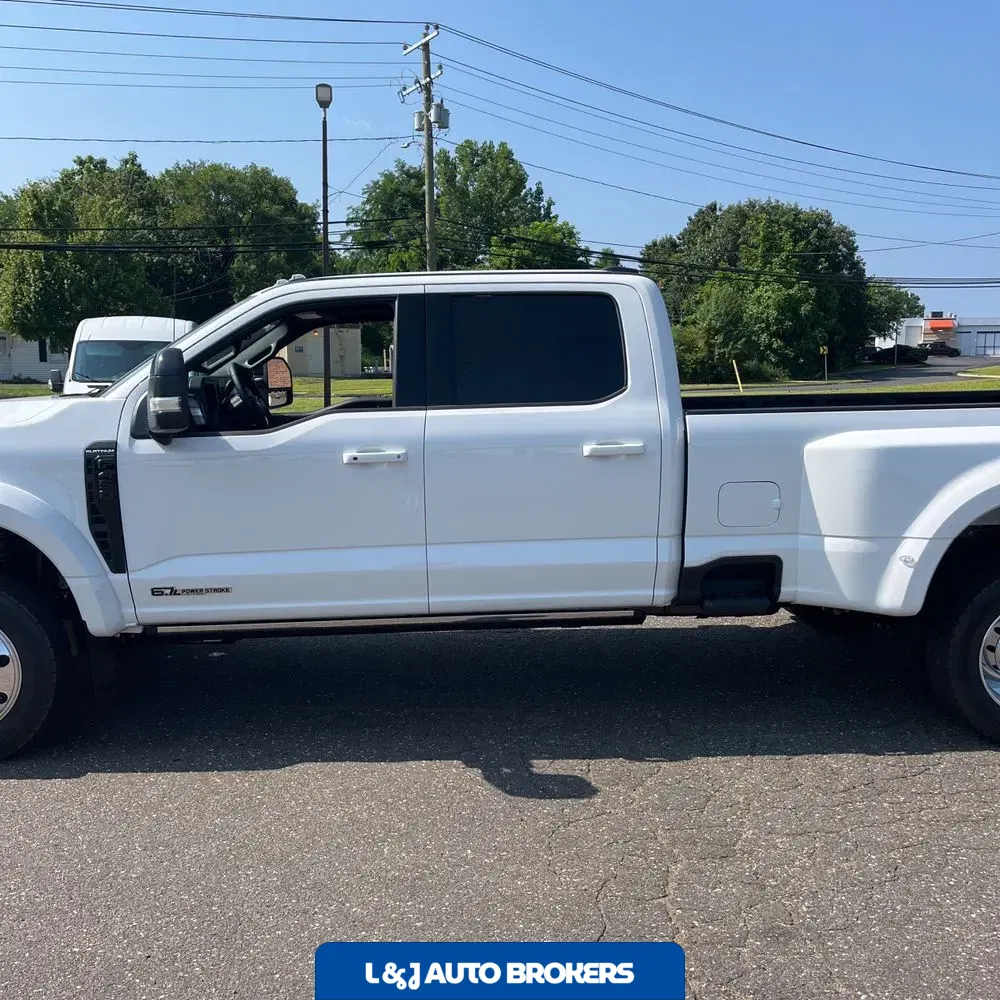 2025 Ford F-450 Super Duty Platinum
