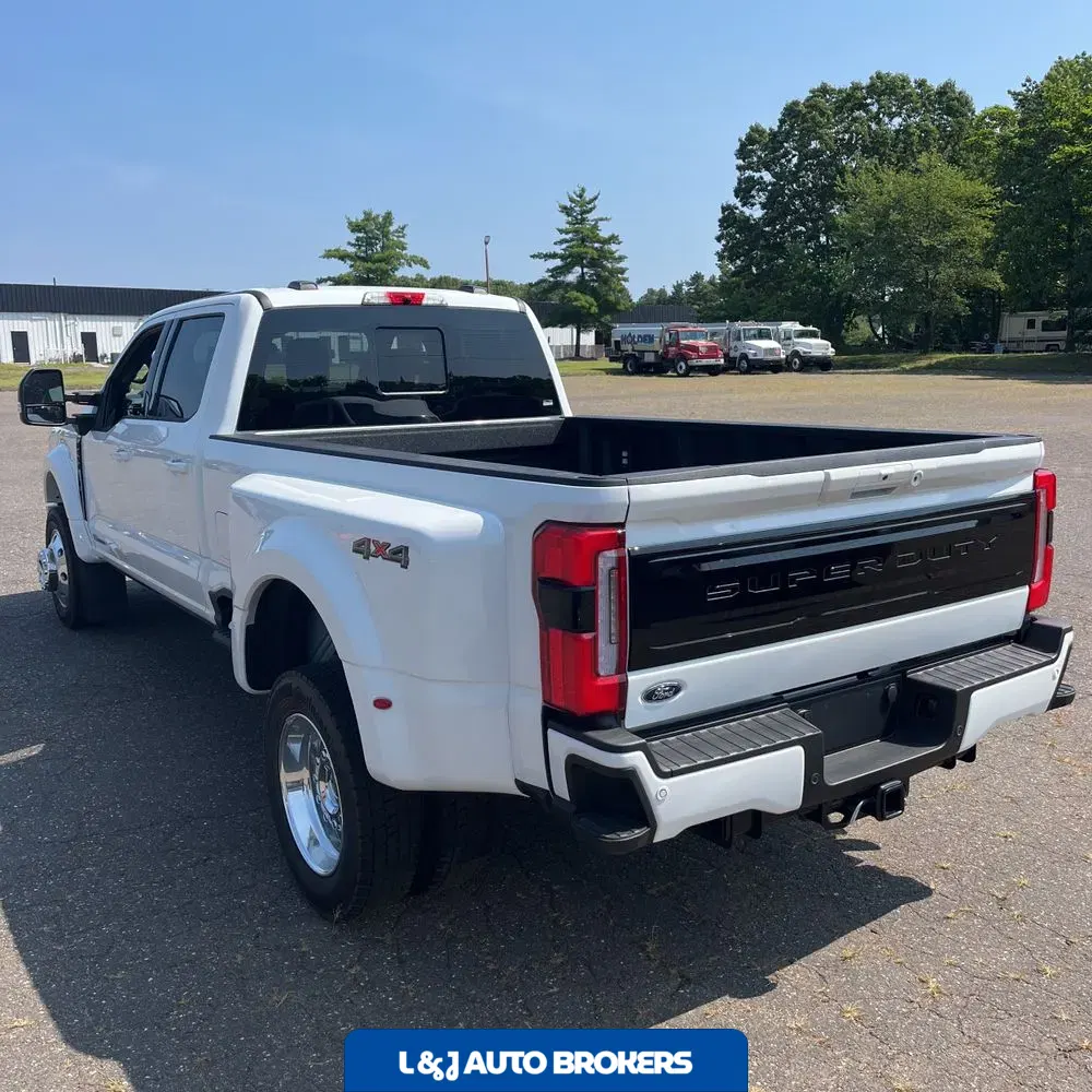 2025 Ford F-450 Super Duty Platinum