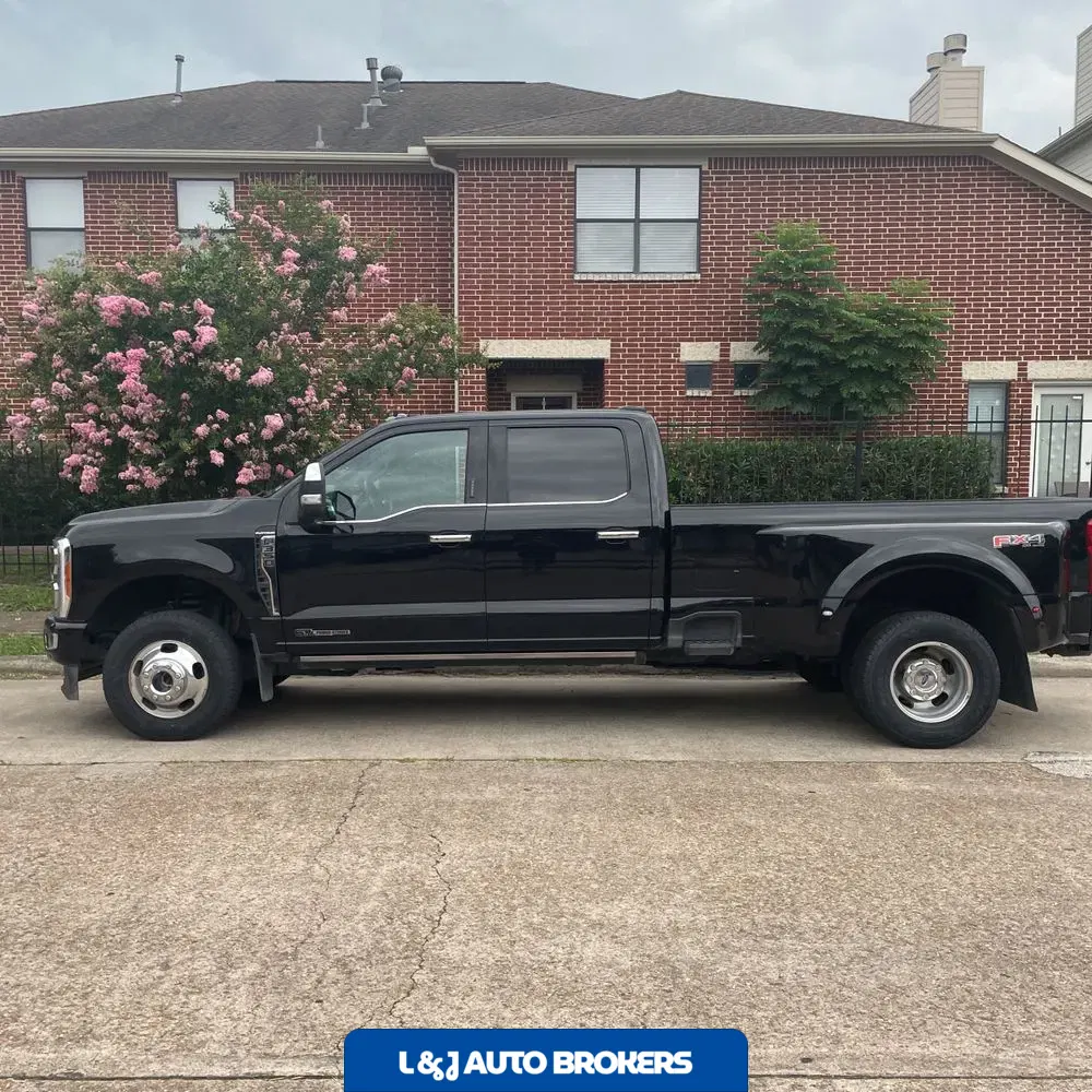 2023 Ford F-350 Super Duty Platinum