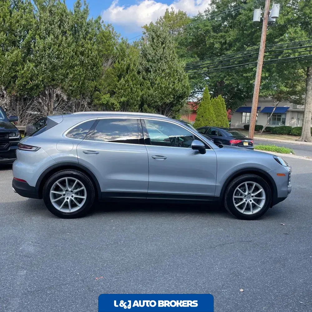 2024 Porsche Cayenne Base