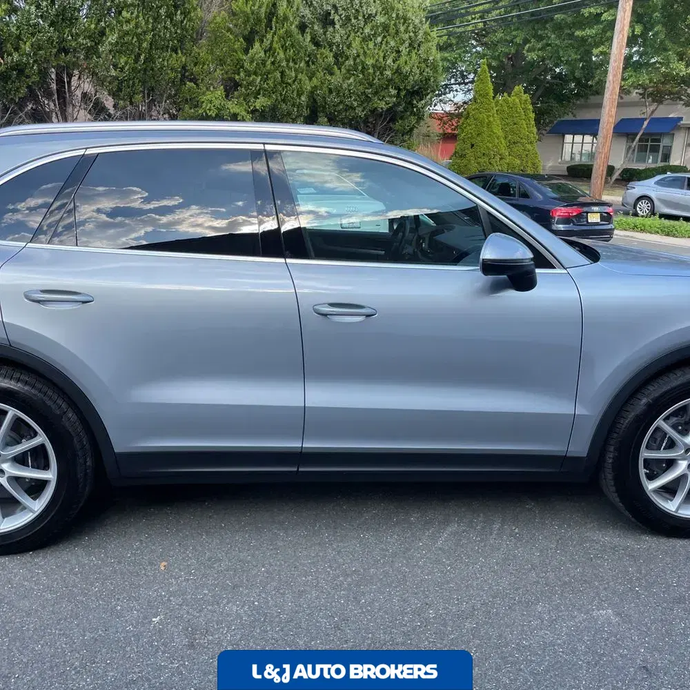 2024 Porsche Cayenne Base