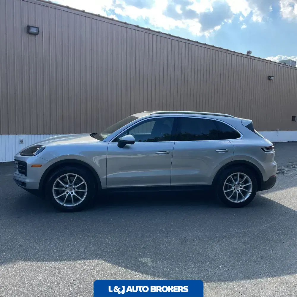 2024 Porsche Cayenne Base