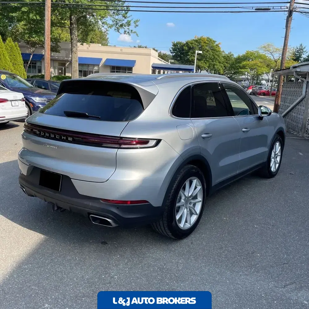 2024 Porsche Cayenne Base