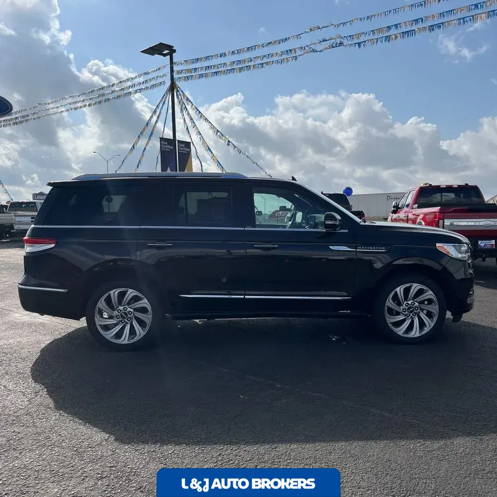 2024 Lincoln Navigator Premiere