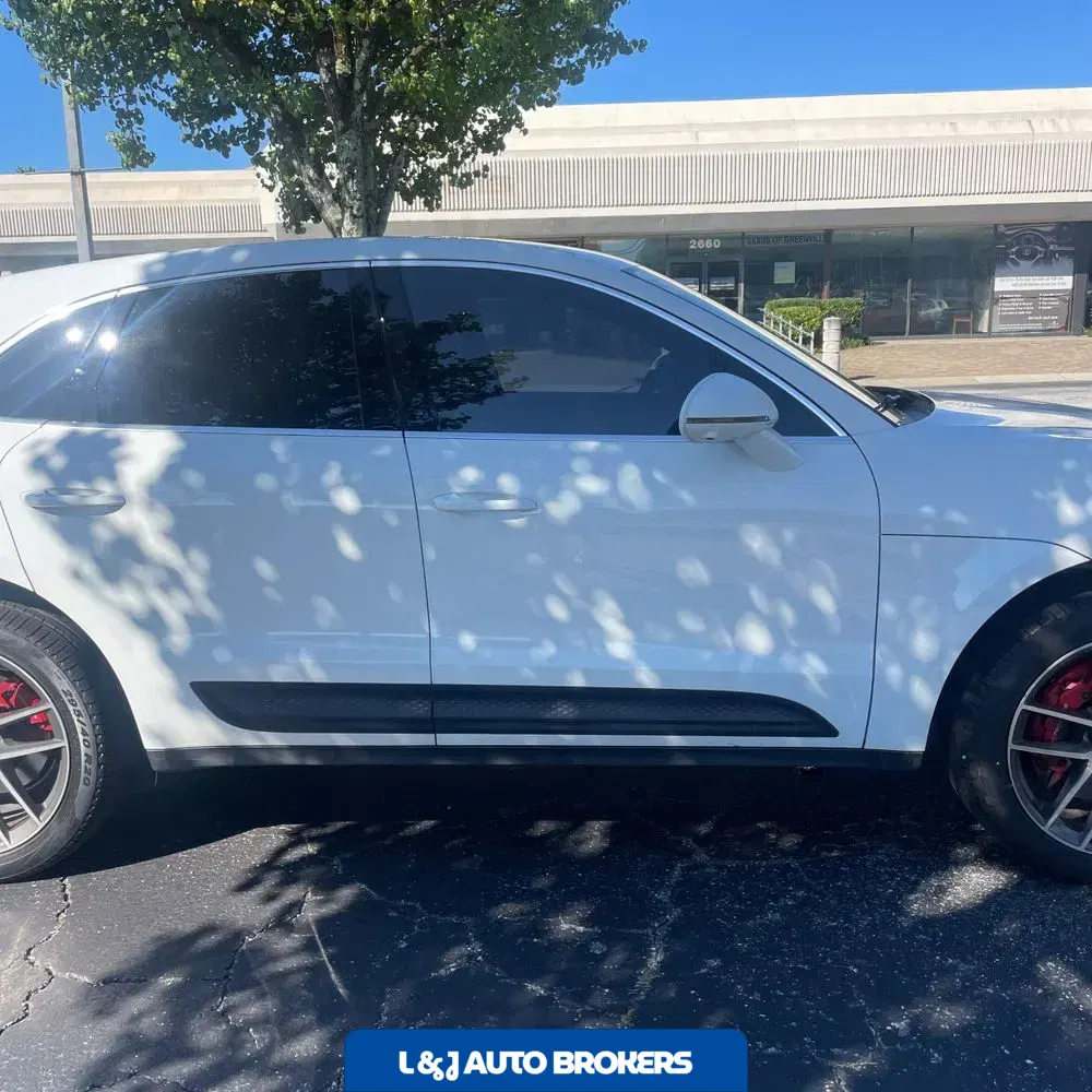2022 Porsche Macan S