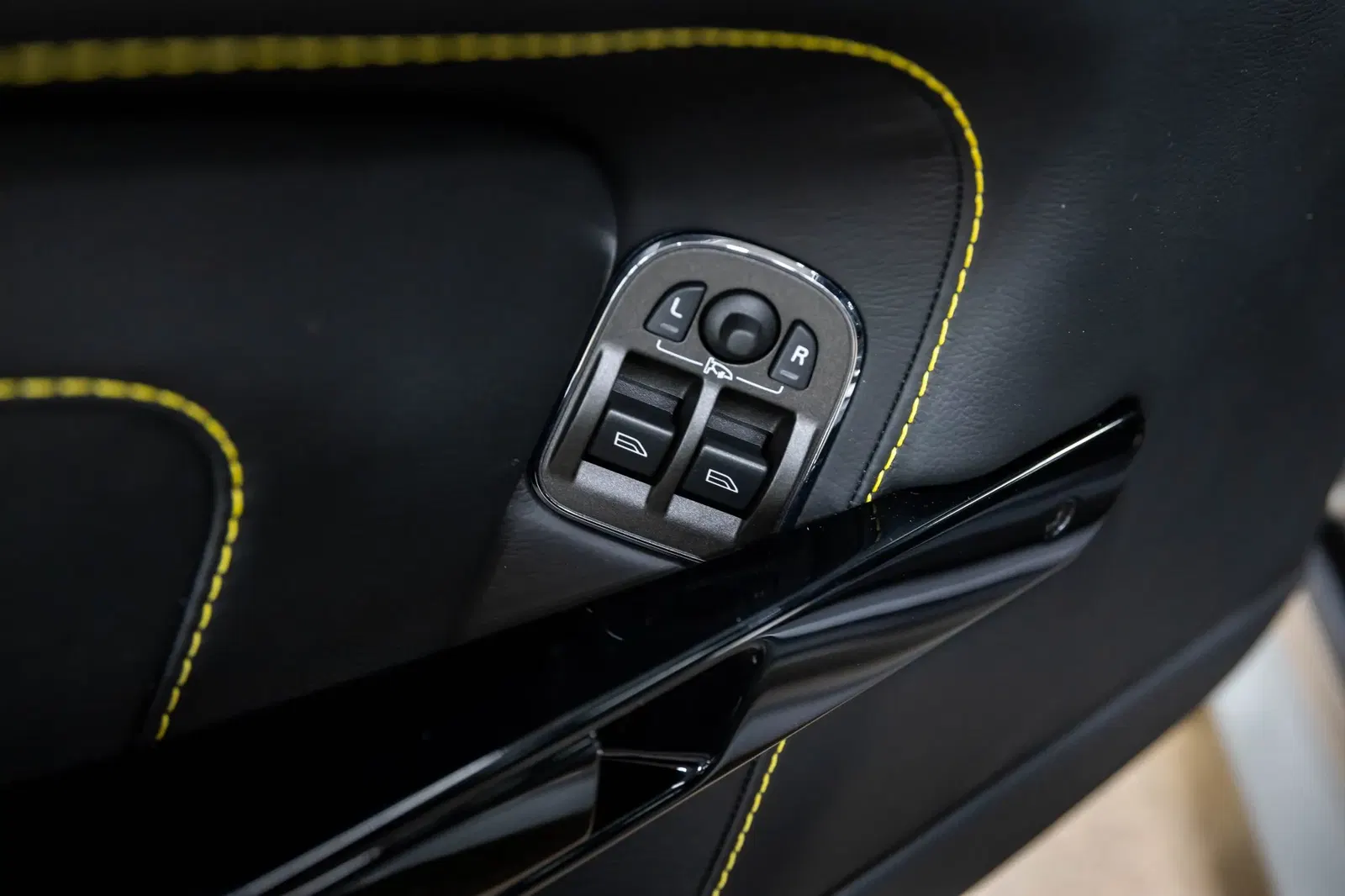 851-Mile 2017 Aston Martin V12 Vantage S 7-Speed