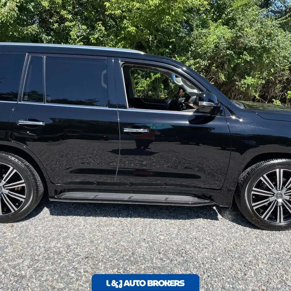 2021 Lexus LX 570 Three-Row