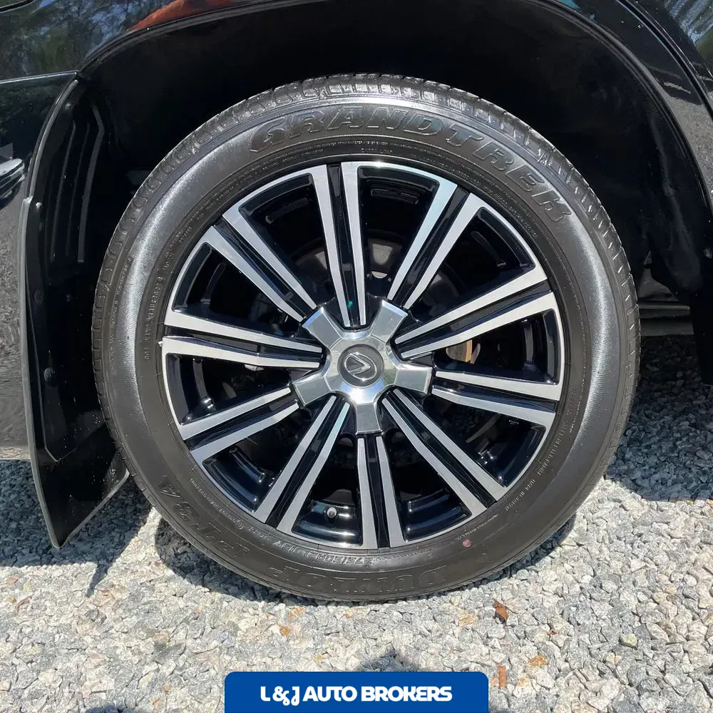 2021 Lexus LX 570 Three-Row