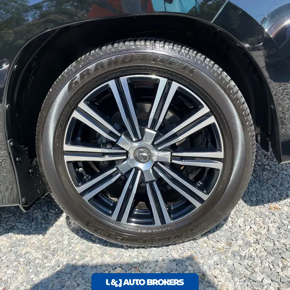 2021 Lexus LX 570 Three-Row
