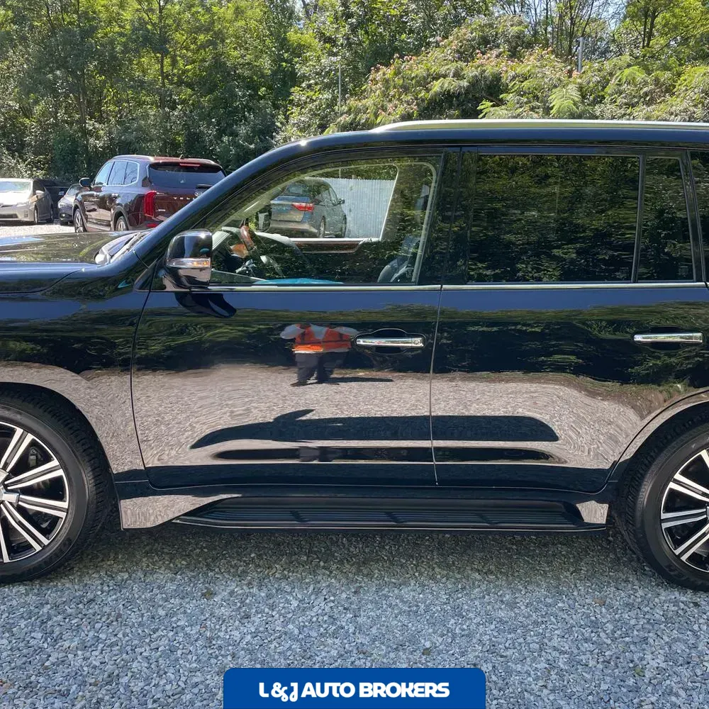 2021 Lexus LX 570 Three-Row