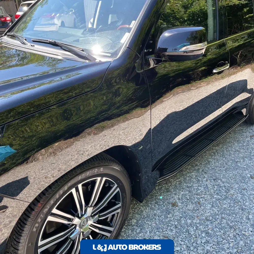 2021 Lexus LX 570 Three-Row