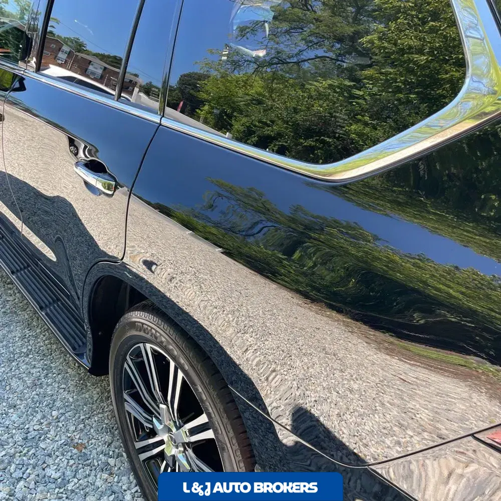 2021 Lexus LX 570 Three-Row