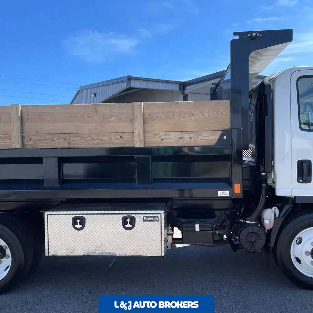 2025 Isuzu NRR NRR
