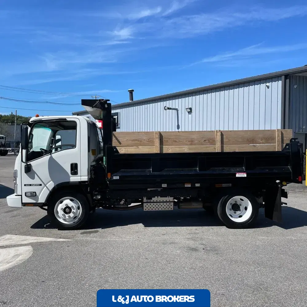 2025 Isuzu NRR NRR