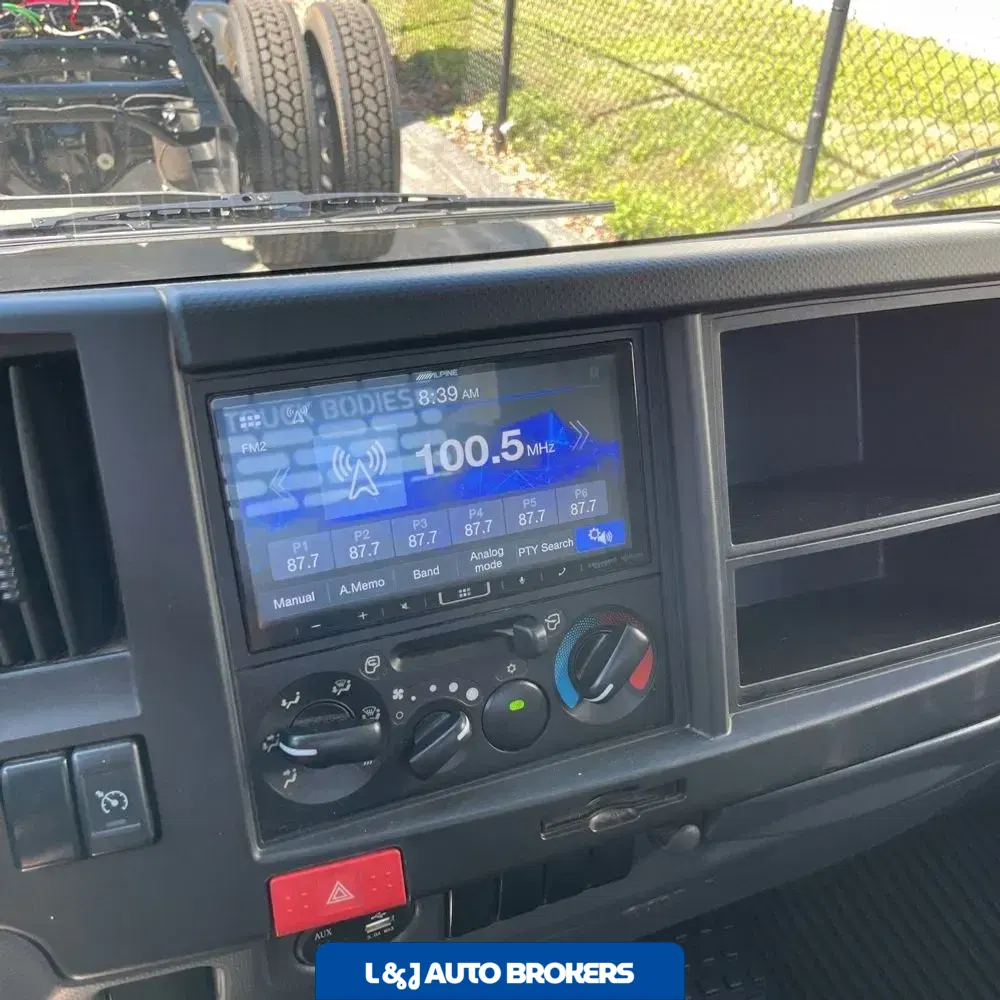2025 Isuzu NRR NRR