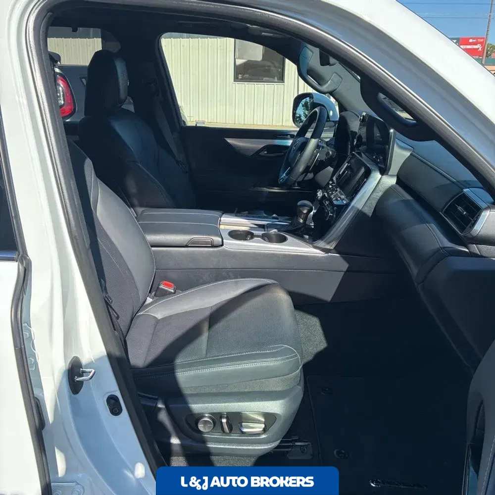 2024 Lexus LX 600 F SPORT Handling