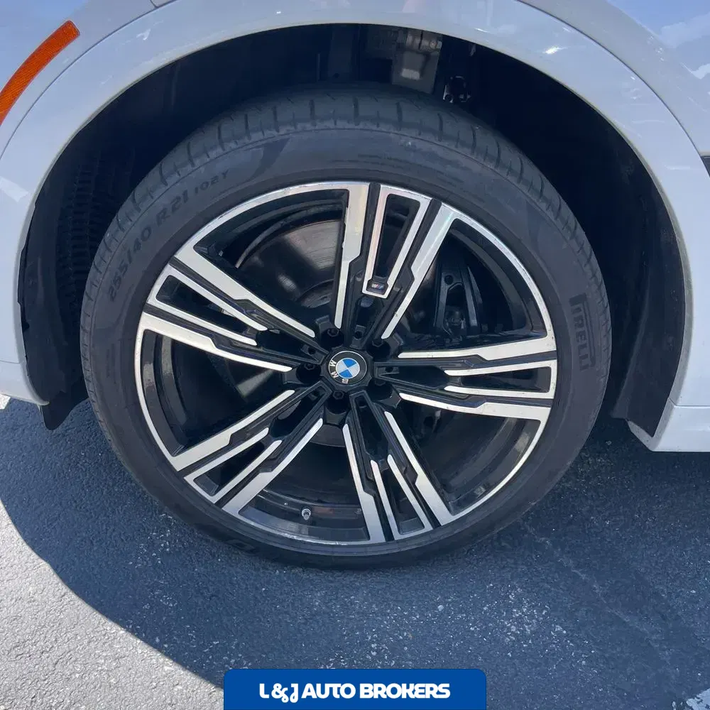 2024 BMW X7 M60i