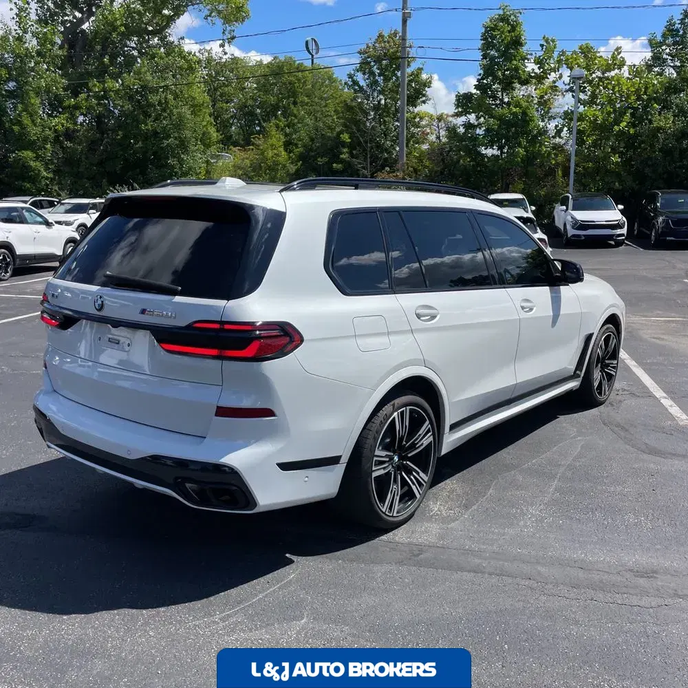 2024 BMW X7 M60i