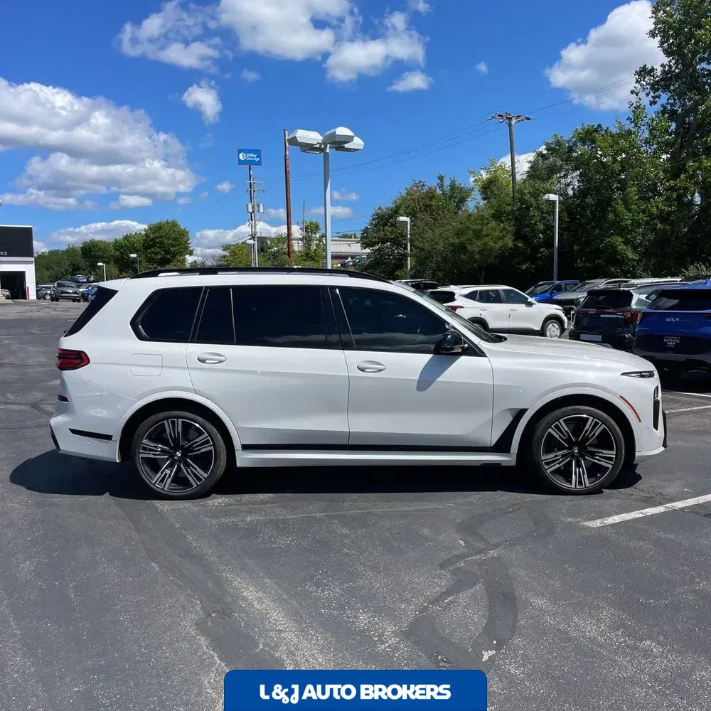 2024 BMW X7 M60i